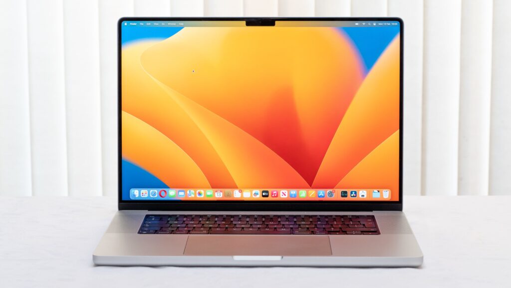 Menggali Lebih Dalam MacBook Pro 16 M2 Pro 2023: Sang Raja Performa yang Menggoda Iman
