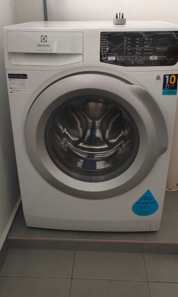 Mengulik Lebih Dalam Mesin Cuci Electrolux EWF8025CQWA: Sebuah Pengalaman Pribadi yang Jujur